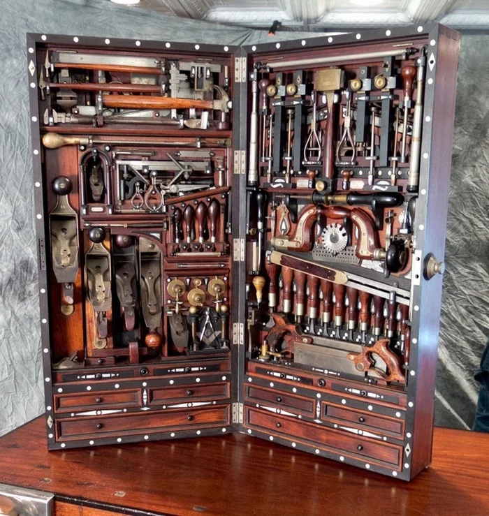 This 19th century tool chest holds 300 tools. - beauty, Historical photo, History (science), Tools, Carpentry set, Carpenter, 19th century, Longpost