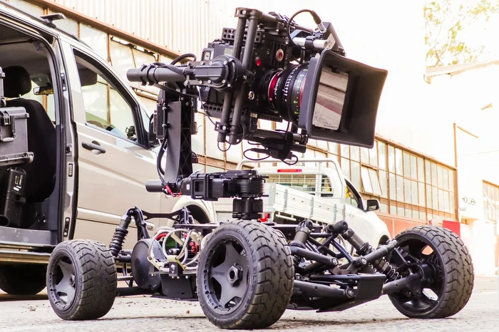 How to film chase scenes in movies - AliExpress, Products, Chinese goods, Electronics, Гаджеты, Shooting mode, videographer, Video Equipment, Operator, Film studio, Remote control, Filming, Professional shooting, Cameraman, Photos from filming, Film set, Video, Longpost, 3D graphics