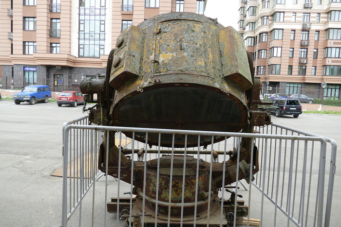 Подуставший, но комплектный.