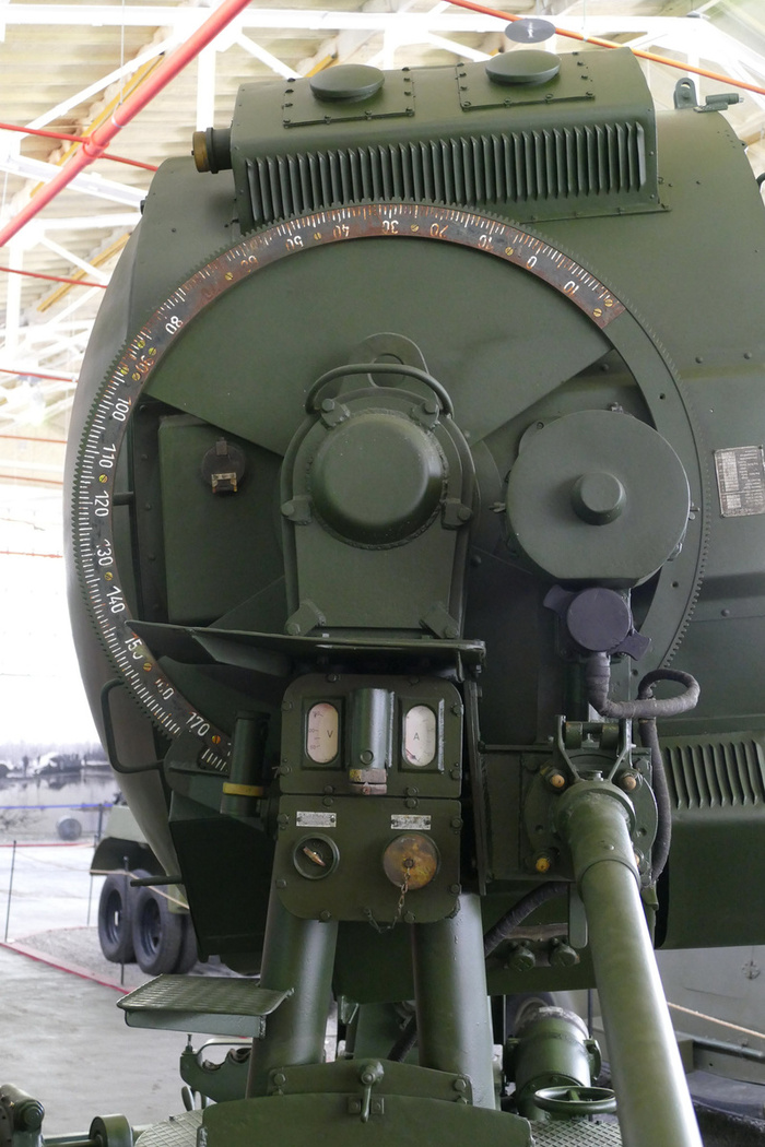 Потенциально прожектор можно крутануть вокруг своей оси.