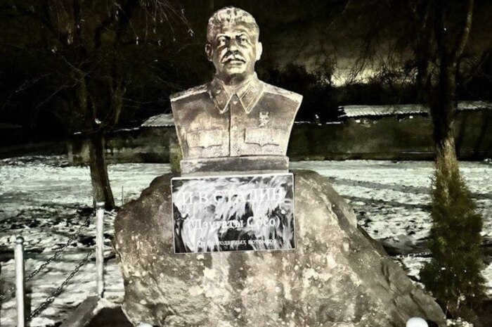 Памятник в осетинском селении Нарт