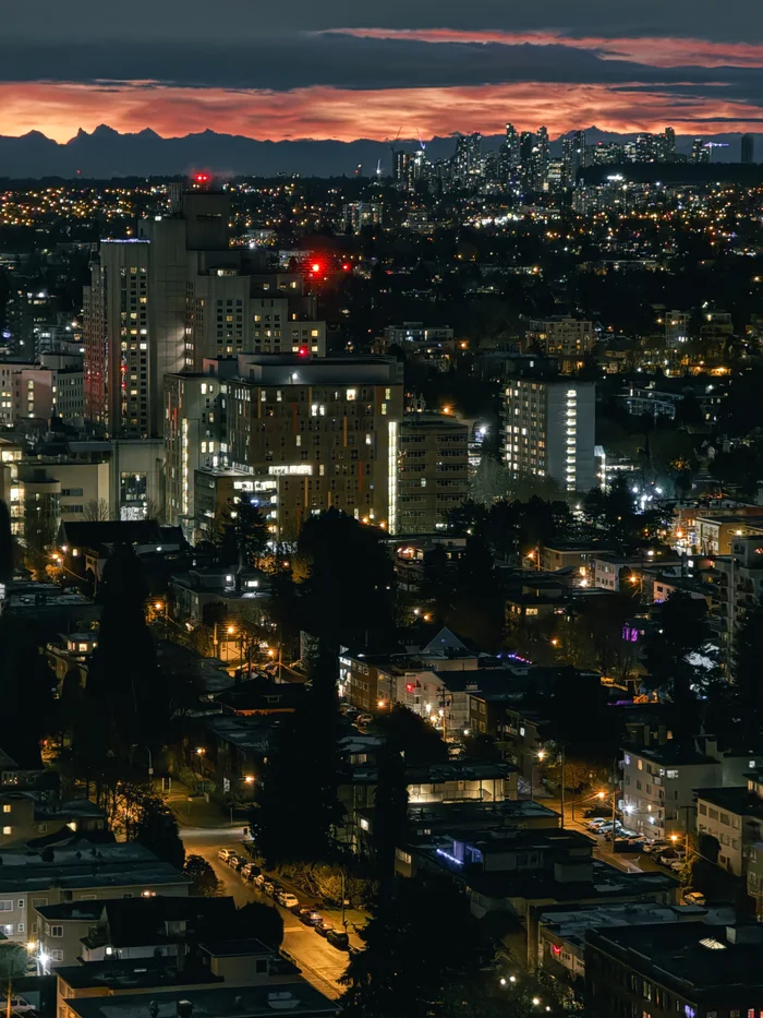 Dawn of the Big City - My, Vancouver, Canada, Mobile photography, The photo, Photo on sneaker, dawn