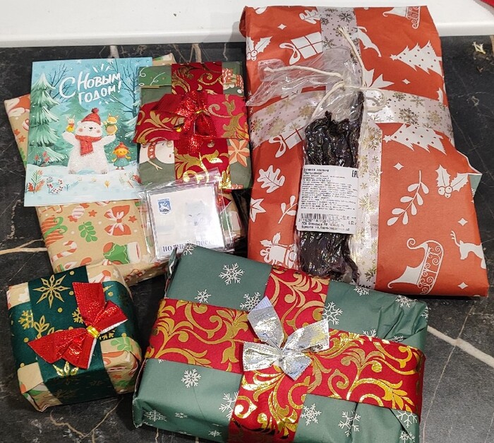 столько много подарочков и все для меня, очень классные ленточки.