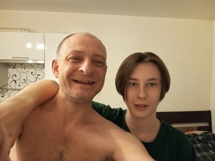 примерно так я выглядел, когда мне было 17 лет. Ему 15, но практически одно лицо.