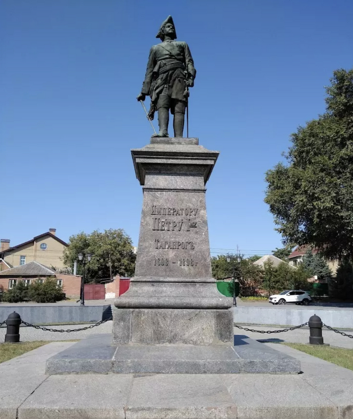 2024 г. Сейчас памятник опять переехал на предпоследнее место и выглядит вот так