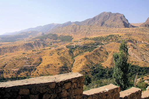 Вот, гляньте - это Курдистан, где живут (какая неожиданность) курды, самые западные иранцы