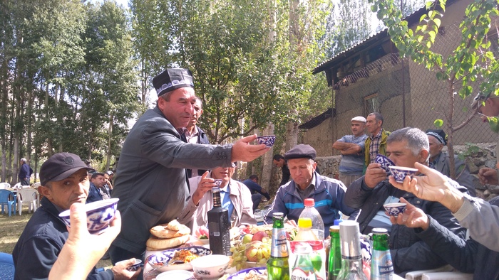 Празднование свадьбы на дороге между оз. Искандеркуль и трассой Душанбе - Худжанд. Подробнее здесь, если кому интересно <!--noindex--><a href="https://pikabu.ru/story/otvet_uncleistvan_v_interesno_otmetit_massovyiy_vpryisk_yetodrugina_v_lyuboy_teme_o_razreshennom_nogozhenstve_dlya_musulman_12165086?u=https%3A%2F%2Fwww.tourister.ru%2Fresponses%2Fid_39192&t=https%3A%2F%2Fwww.tourister.ru%2Fresponses%2Fid_39192&h=8b1d9e11e8b1762bd432bd01a0a52e41947782e2" title="https://www.tourister.ru/responses/id_39192" target="_blank" rel="nofollow noopener">https://www.tourister.ru/responses/id_39192</a><!--/noindex-->