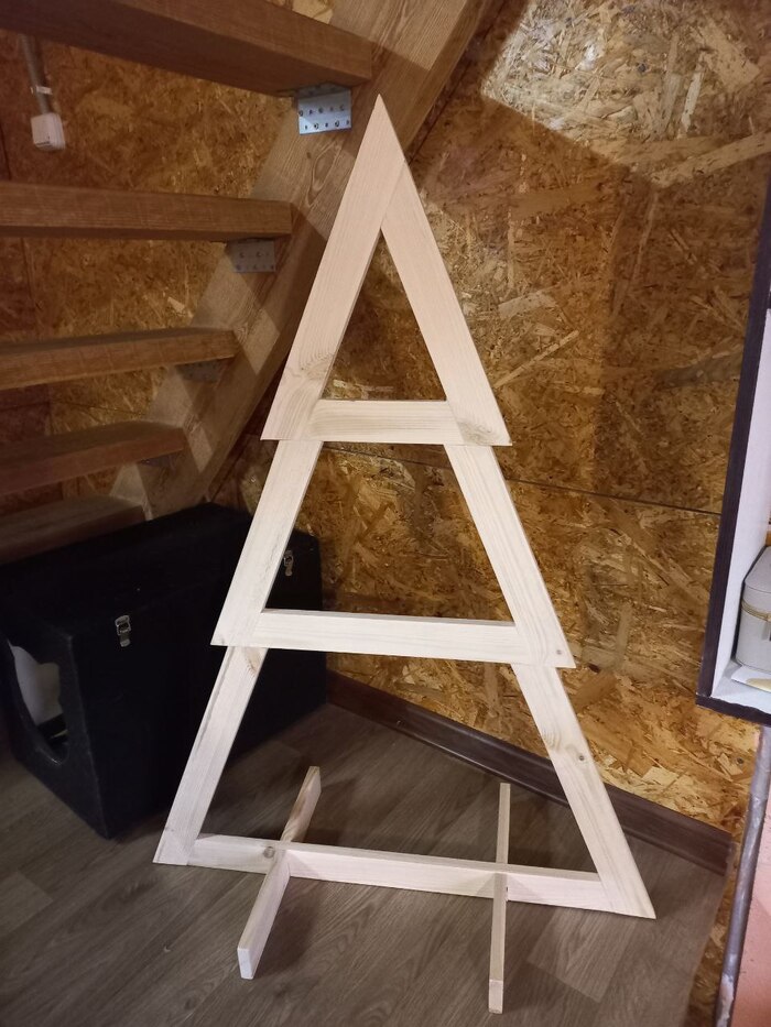 Видел такие в интернетах, даже видел забугорских блоггеров кто делал такие же. Но имперская система не дает нормальных размеров. Поэтому сделал чертеж.