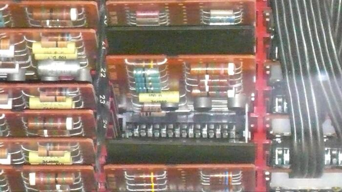 <a href="https://pikabu.ru/story/101_igra_na_python_predislovie_12167158?u=https%3A%2F%2Fcommons.wikimedia.org%2Fwiki%2FFile%3AIBM_7070.jpg&t=%D0%A7%D0%B0%D1%81%D1%82%D1%8C%20%D1%88%D0%B0%D1%81%D1%81%D0%B8%20IBM%207070%2C%20%D0%BD%D0%B0%20%D0%BA%D0%BE%D1%82%D0%BE%D1%80%D0%BE%D0%BC%20%D0%B2%D0%B8%D0%B4%D0%BD%D1%8B%20%D0%BF%D0%BB%D0%B0%D1%82%D1%8B%20%D1%81%D1%82%D0%B0%D0%BD%D0%B4%D0%B0%D1%80%D1%82%D0%BD%D0%BE%D0%B9%20%D0%BC%D0%BE%D0%B4%D1%83%D0%BB%D1%8C%D0%BD%D0%BE%D0%B9%20%D1%81%D0%B8%D1%81%D1%82%D0%B5%D0%BC%D1%8B%20%28SMS%29%20%D1%81%20%D0%B4%D0%B8%D1%81%D0%BA%D1%80%D0%B5%D1%82%D0%BD%D1%8B%D0%BC%D0%B8%20%D1%82%D1%80%D0%B0%D0%BD%D0%B7%D0%B8%D1%81%D1%82%D0%BE%D1%80%D0%B0%D0%BC%D0%B8.&h=b4cb3c000e96eb7b610e626e181685e6b5f32124" title="https://commons.wikimedia.org/wiki/File:IBM_7070.jpg" target="_blank" rel="nofollow noopener">  IBM 7070,        (SMS)   .</a>