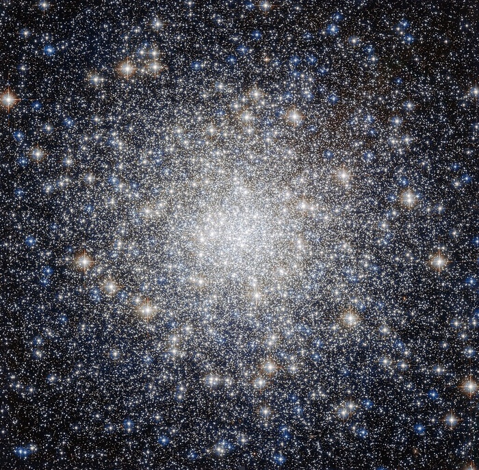   Messier 92   ,    "".          ,   330 000  /  NASA/ESA