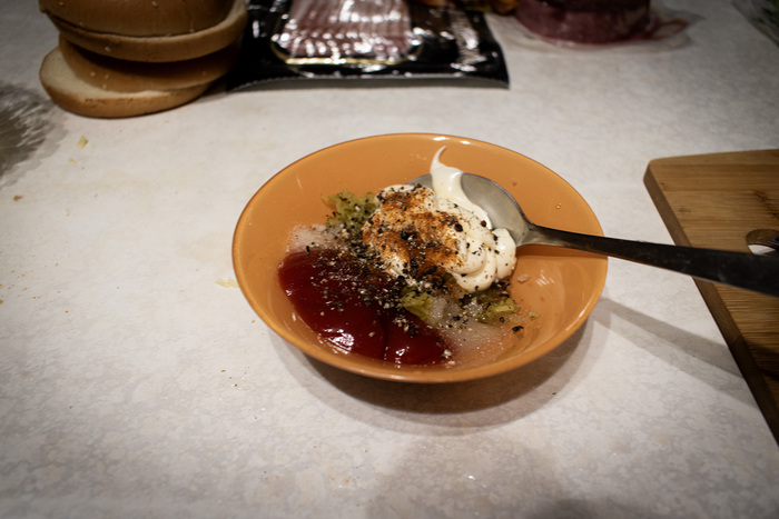 Все ингредиенты соуса, количество примерно вот столько, как на фото