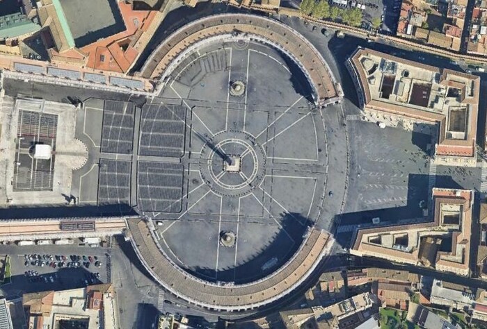 Яйцевидная площадь святого Петра в Ватикане