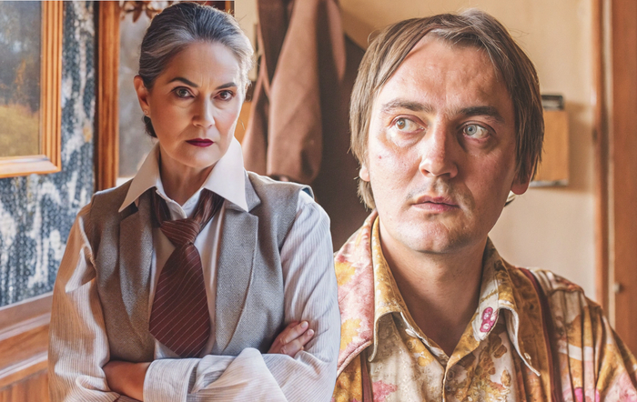 — Увези сестру в школу, мне нужно поговорить с вашим отцом, – резко сказала тёща