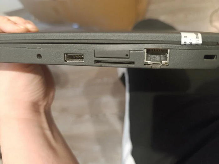 Следы разборки и долгой эксплуатации