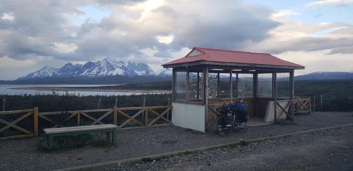 Stayed overnight near Torres del Paine - My, A bike, Travels, Bike trip, Solo travel, South America, Chile, Patagonia, Torres Del Paine, Andes, Bike ride, Cyclist, Cycling, Mountain tourism, Lake, Road, The mountains, The rocks, Longpost