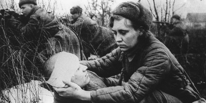 Вера Сергеевна Ипполитова (Потапова, но на фото не она) - единственная женщина, которая была награждена пятью медалями "За отвагу". Больше неё (6 медалей) получил только Семён Васильевич Грецов, тоже медик, кстати.