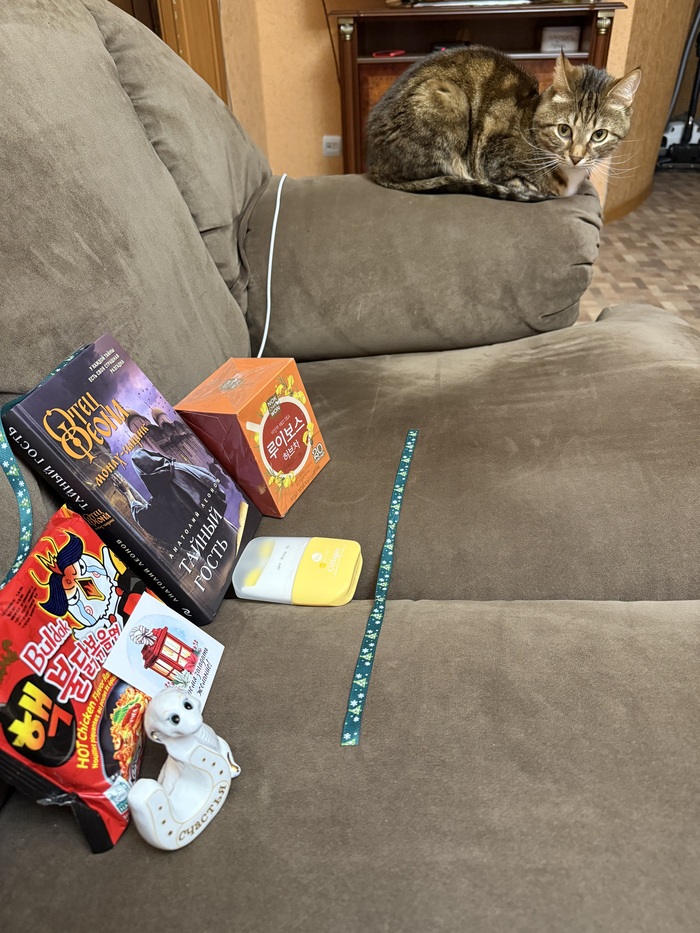 А вообще он сегодня не в духе, угрюмый.