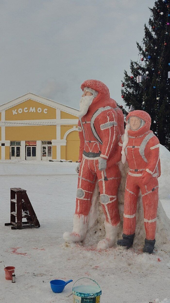 Так украшают площадь в г. Слободском Кировской области