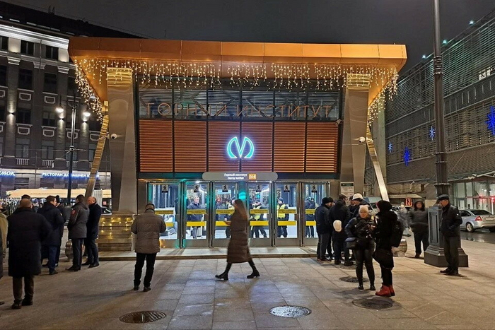 Сегодня открыли таки станцию метро "Горный институт"