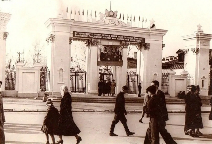 Хабаровск. Вход в парк ОДОСА. Фото 1960-х годов