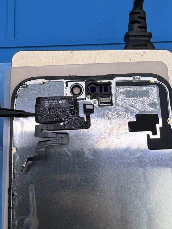 датчик освещения на дисплее Iphone 16 plus