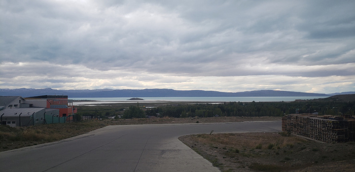 Вид на озеро из городка