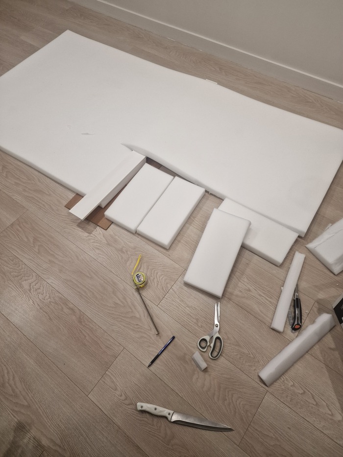 Ноги делал из поролона толщиной 40мм