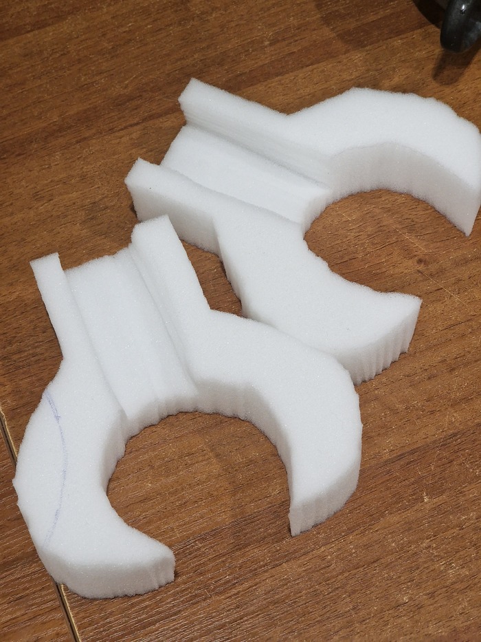 Две половинки кистей