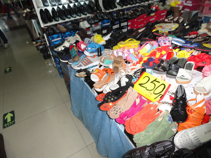 Где-то на распродаже в Хуафу