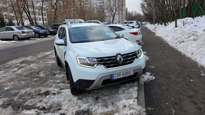 Это я так номера пытался замазать, я ж у мамки программист!