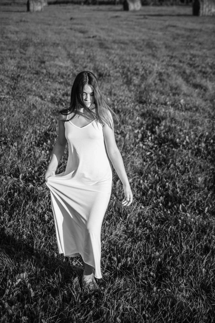 Beautiful? - My, The photo, Beautiful view, Beginning photographer, Black and white, Girls, Summer, Haymaking, Bale, The dress