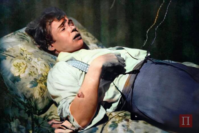 28 декабря 1925 года в одном из номеров ленинградской гостиницы «Англетер» нашли мертвым поэта Сергея Есенина