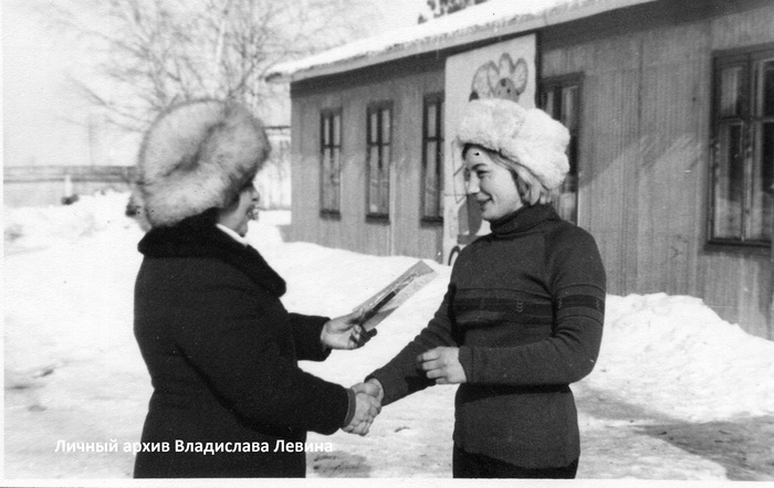 Вручение грамот и подарков (зима-весна, 1960-70гг.)