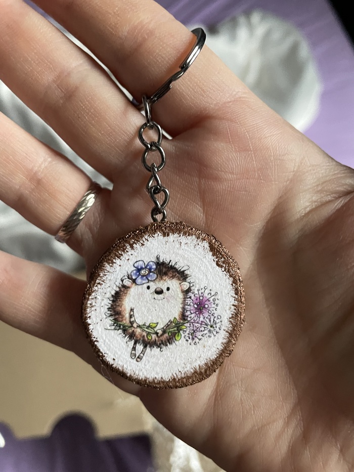 Очень милейший нежный брелок из дерева) просто волшебство)