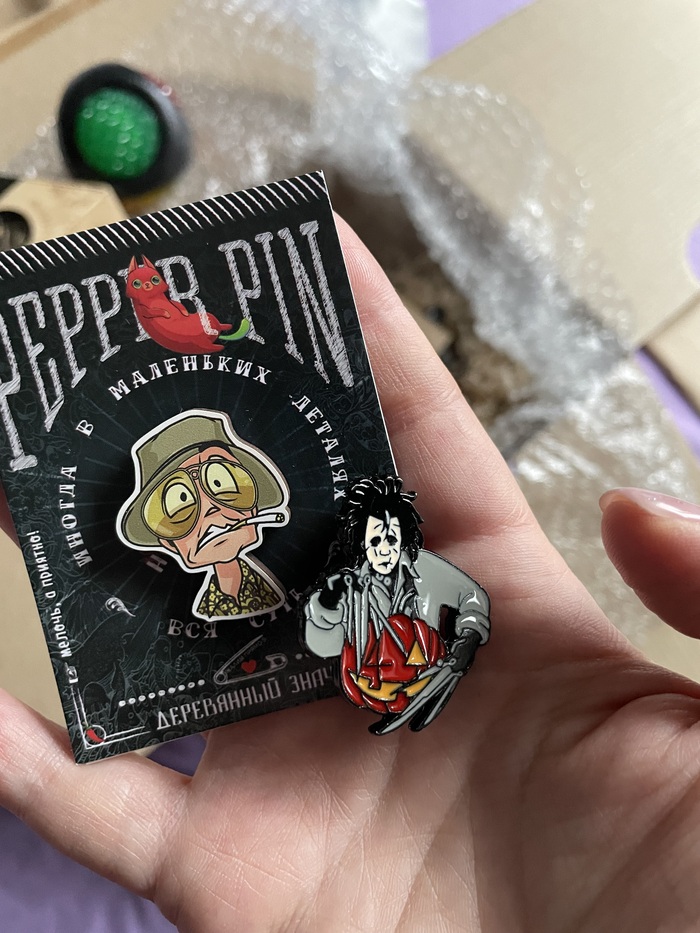 Значки с Джонни - умоляю не завидуйте)))) это просто умопомрачительно))))