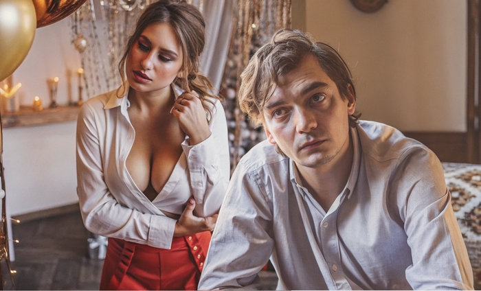 — Танцуй со мной, пока звучит наша мелодия, — прошептала она, и он понял, что будет помнить этот вальс вечно