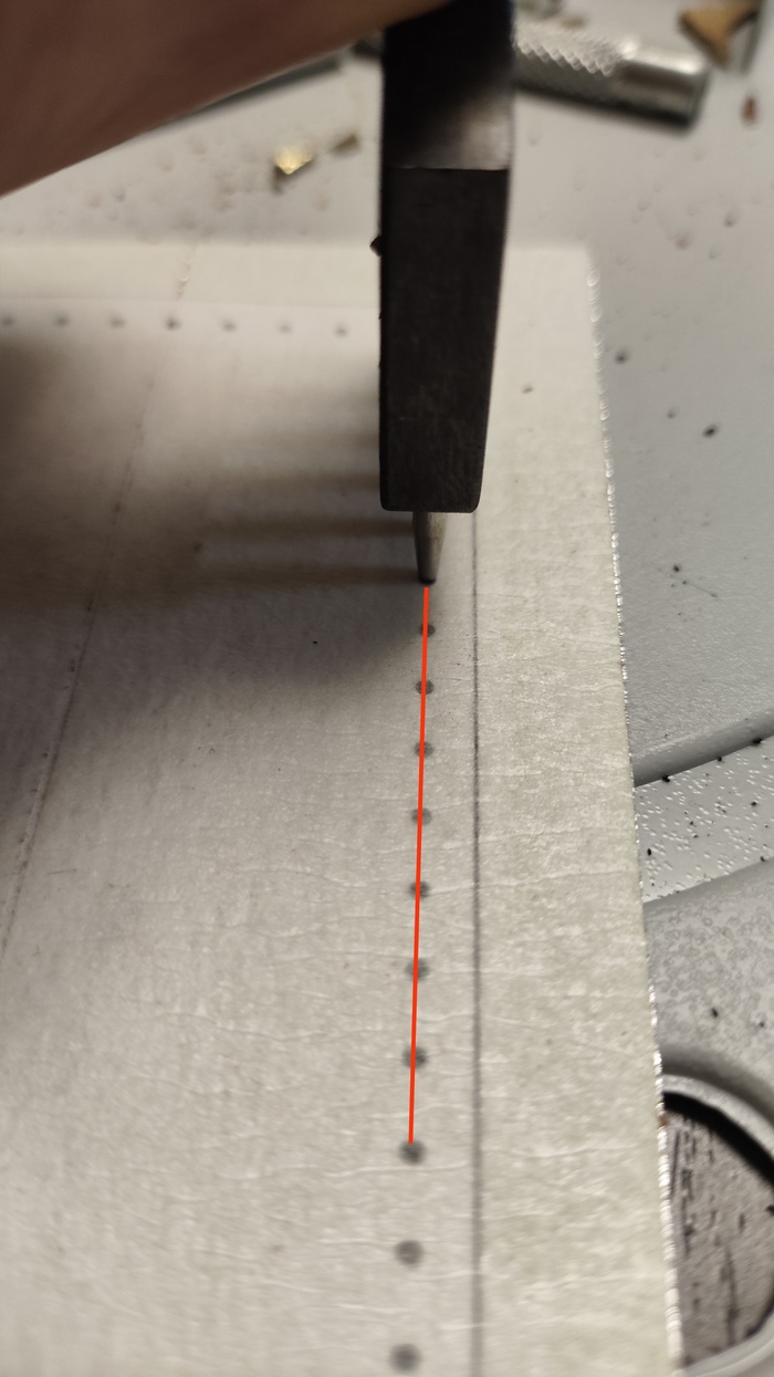 Важно! Желательно, чтобы свет падал и справа и слева, дабы тень не мешала точному расположению зуба на отметке.