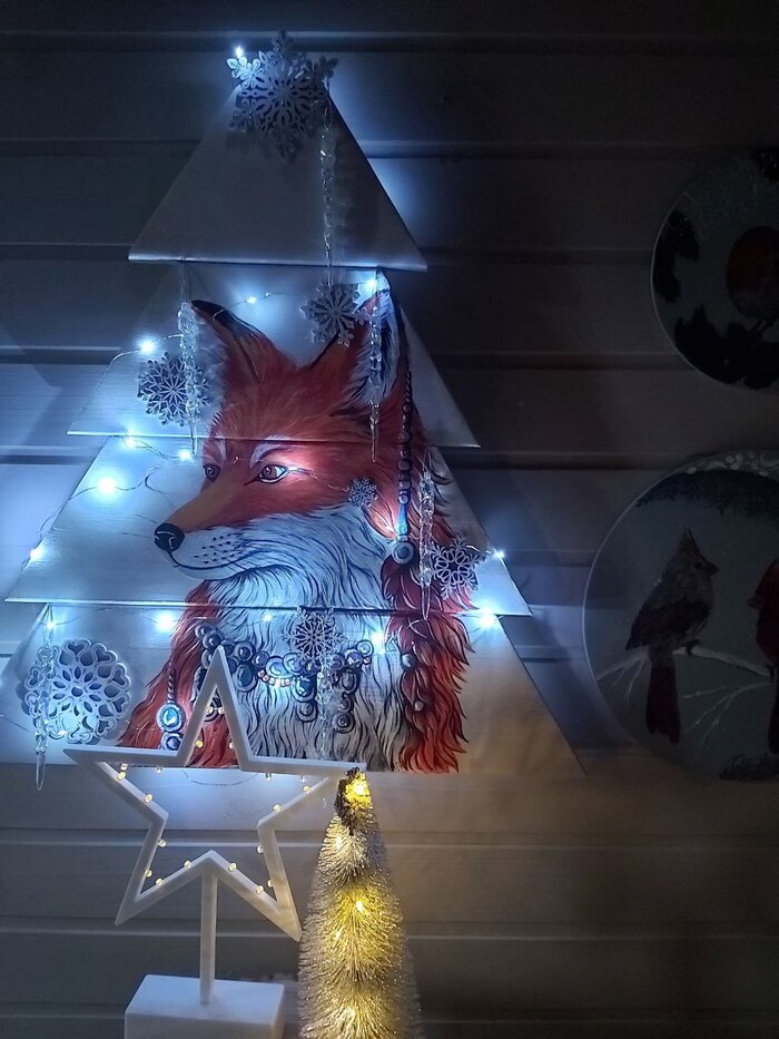 Елка из массива. Роспись акрилом.