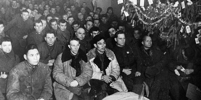 Новогоднее собрание бойцов и командиров в деревне Крюково под Москвой, 31 декабря 1941 года