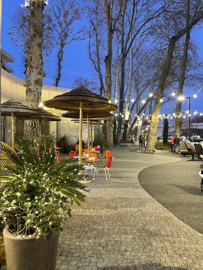 Набережная неподалёку от парка Ривьера