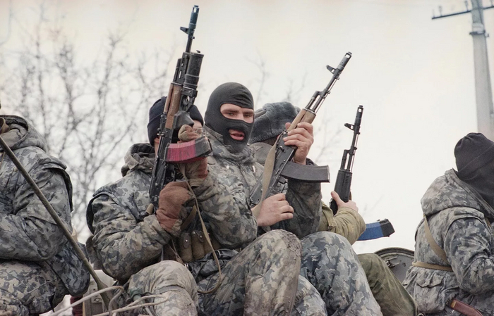 Russian Special Forces soldiers at a checkpoint near Stanitsa Asinovskaya