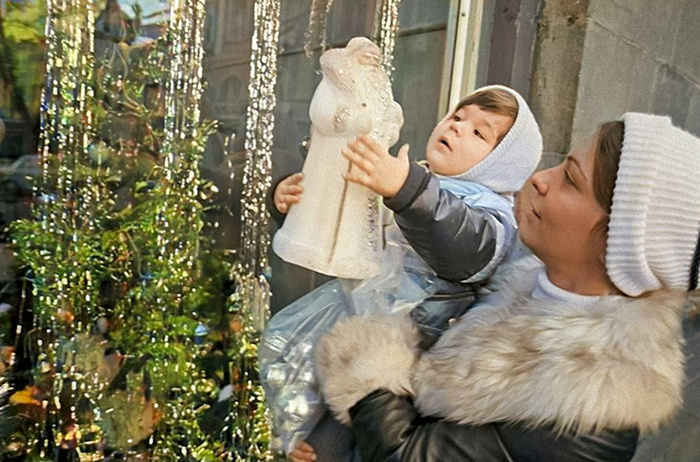 Советский Новый год в ностальгических фотографиях прошлых десятилетий. 20 раскрашенных фотографий Старое фото, Фотография, Детство в СССР, СССР, Новый Год, Колоризация, Длиннопост