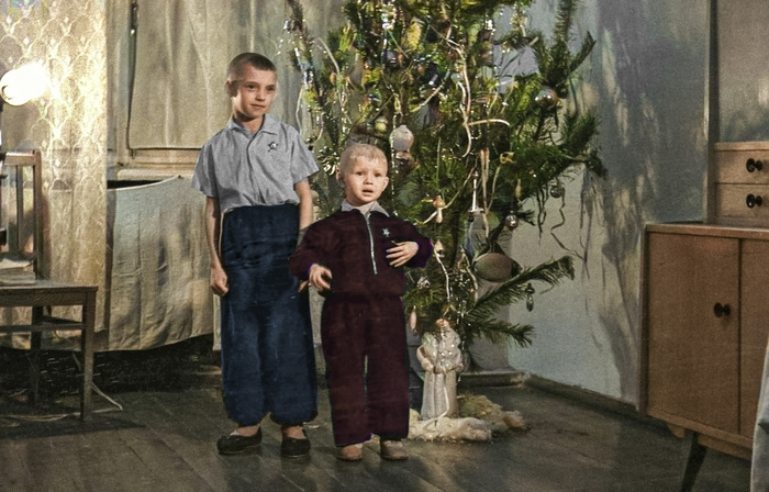 Советский Новый год в ностальгических фотографиях прошлых десятилетий. 20 раскрашенных фотографий Старое фото, Фотография, Детство в СССР, СССР, Новый Год, Колоризация, Длиннопост