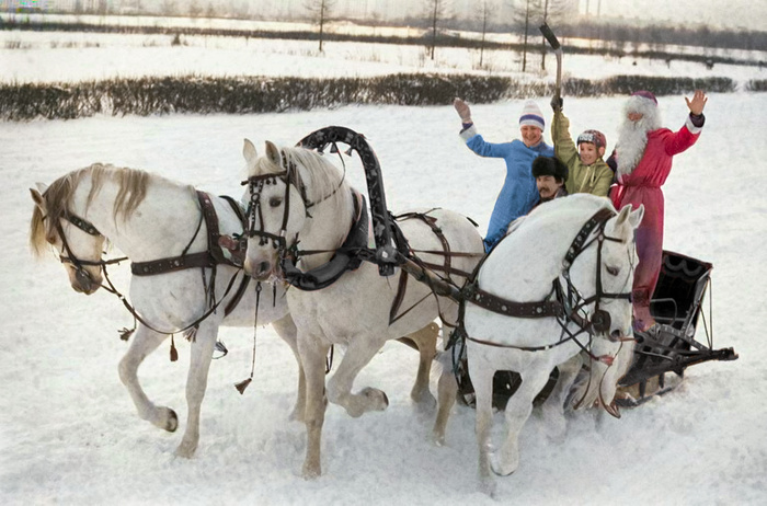Советский Новый год в ностальгических фотографиях прошлых десятилетий. 20 раскрашенных фотографий Старое фото, Фотография, Детство в СССР, СССР, Новый Год, Колоризация, Длиннопост