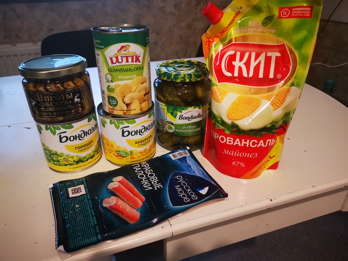 Thats it. Что здесь важно - на самом деле, только одно - огурцы. Для первого раза очень рекомендую бондюель (если найдёте корнишоны - вы божественны, я в этот раз не нашел). Остальные на ваше усмотрение. Горошек нужен не жёсткий, кукуруза - не горькая