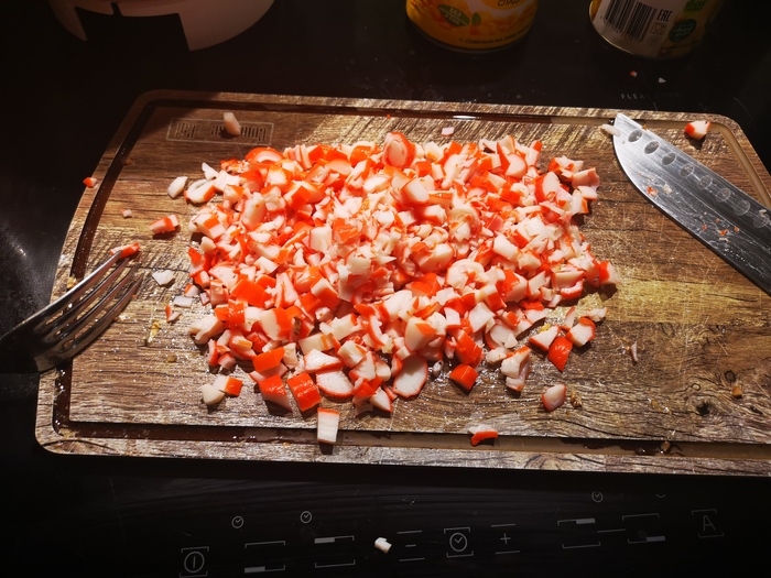 Всё в миску, заправляем мазиком - сколько любите.