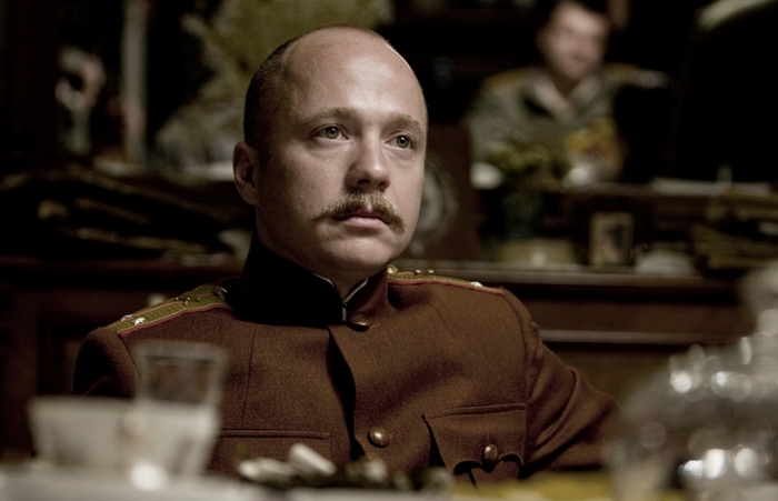 Похожий тип у Карася (Стычкина), имеет отличительные косое швы от воротника к карманам, как и на американском типе, но стоячий воротник, такие делали в Англии.