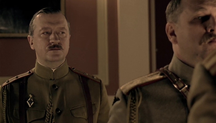 Китель Тальберга (Черневич), как у Брусилова, только пуговицы темнее