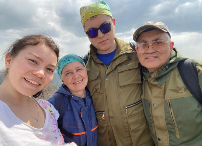 Залия с родителями и братом