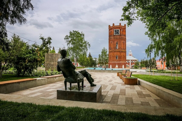 Бунин смотрит на Елецкие куранты.